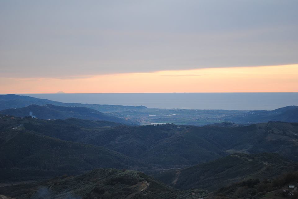 Lo Stromboli visto dalle montagne del Cilento è uno spettacolo che si ripete