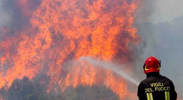 Dopo le fiamme si pensa al futuro, su Change.org la petizione per condannare gli incendiari