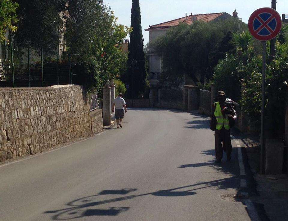 Camerota, S'aggira Con Fare Sospetto E Dorme Nei Veicoli In Sosta. Ira ...