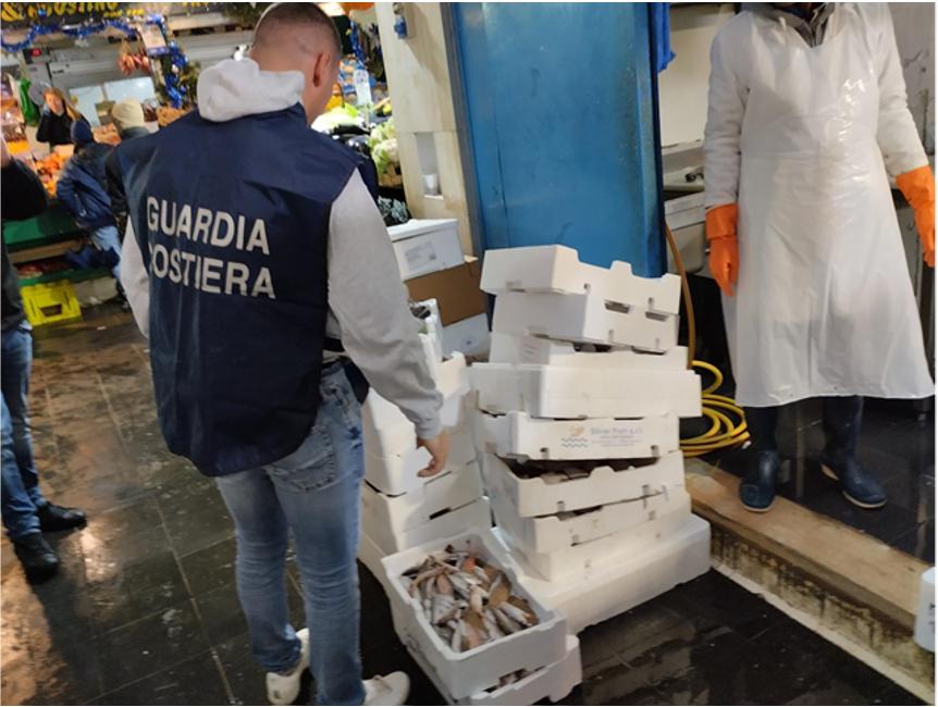 Operazione «senza traccia»: in Campania sequestrate 11 tonnellate di prodotto ittico