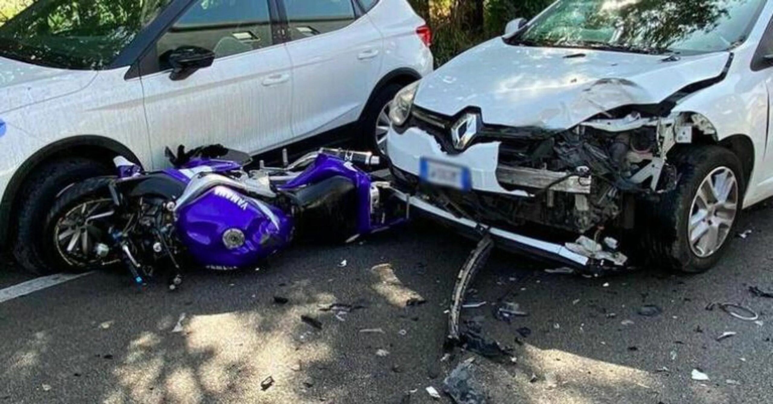 Schianto sulla strada, muore coppia fidanzati: 30enne accusata di omicidio stradale