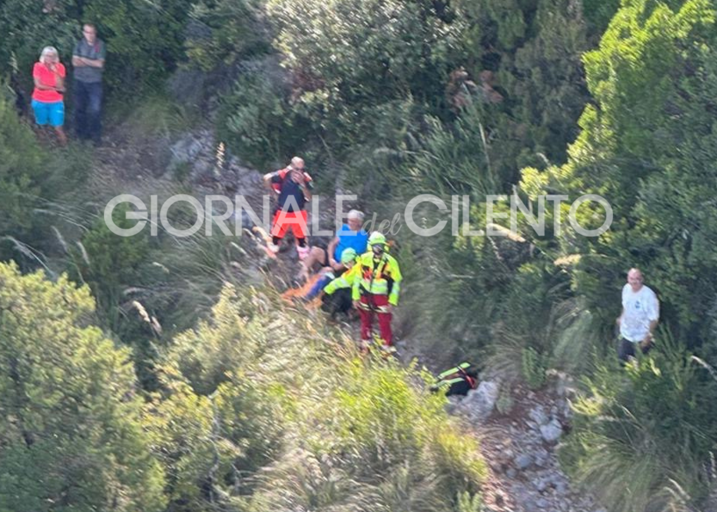 Scario, turista scivola sul sentiero della Masseta: soccorso il elicottero