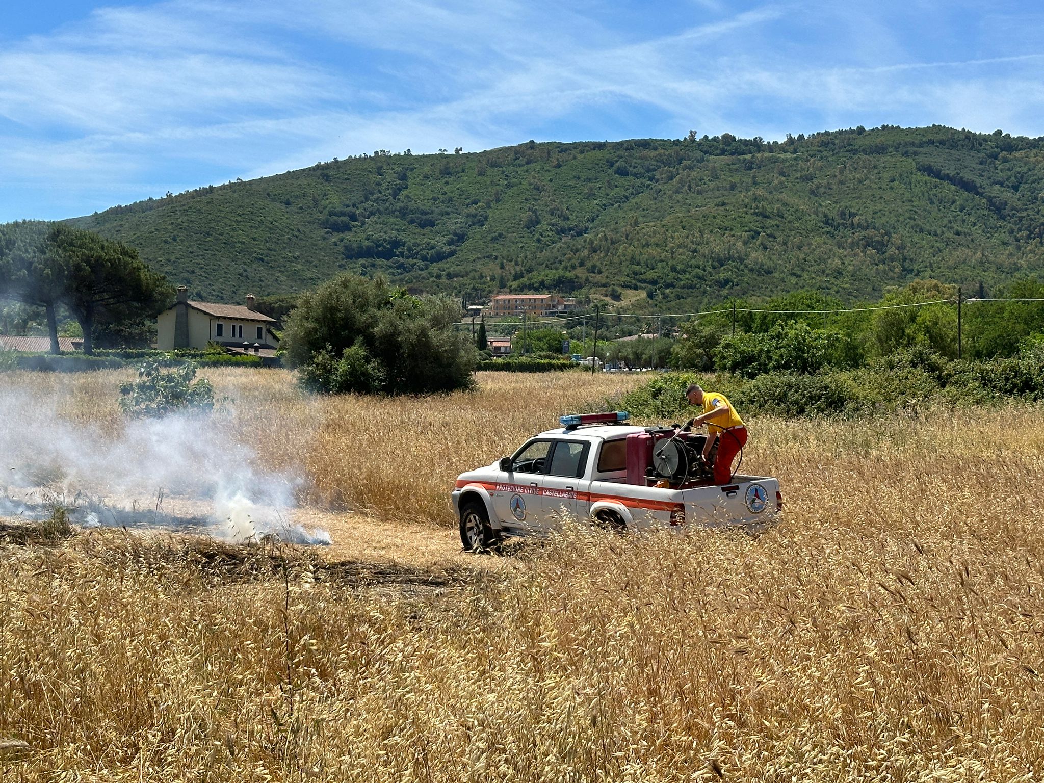 Incendio a San Marco di Castellabate, fiamme a Isca del Pozzo