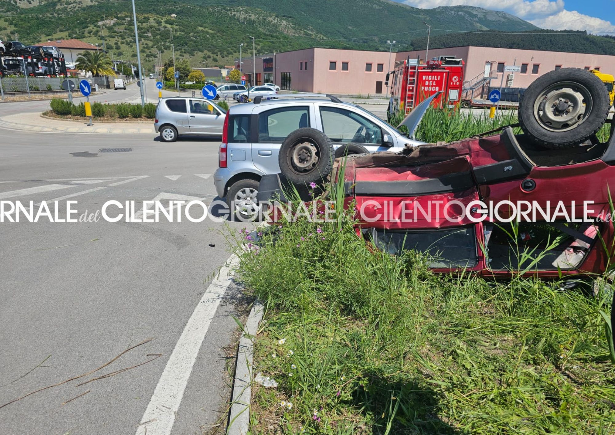 Incidente nell’area industriale di Polla: auto si ribalta, ferito 64enne