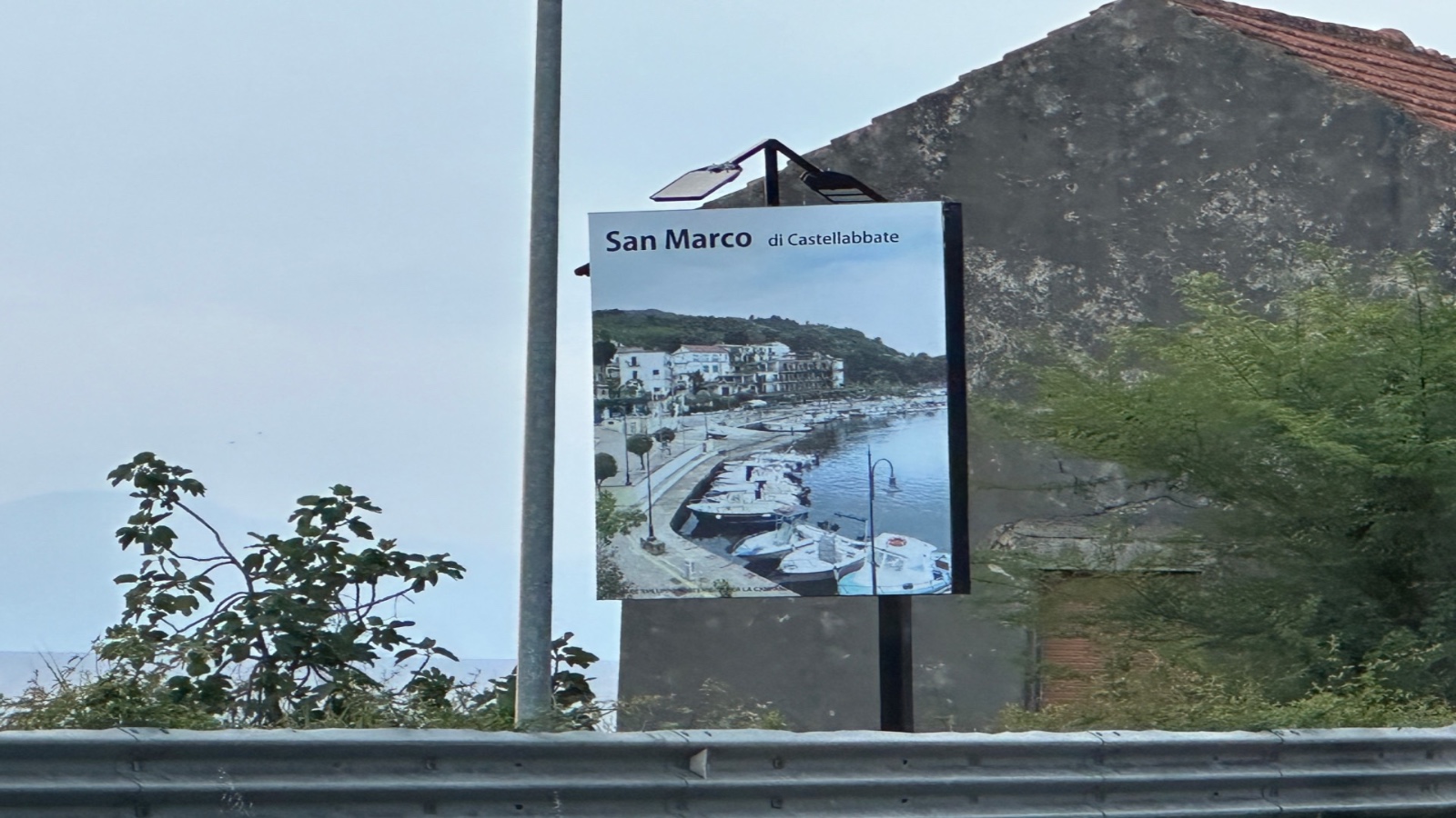 San Marco di Castellabate, il cartellone pubblicitario con una «b» di troppo