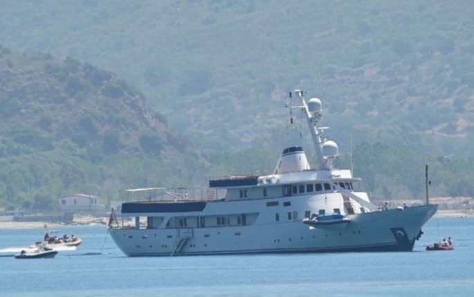 La splendida nave Paloma in rada a Casal Velino Marina