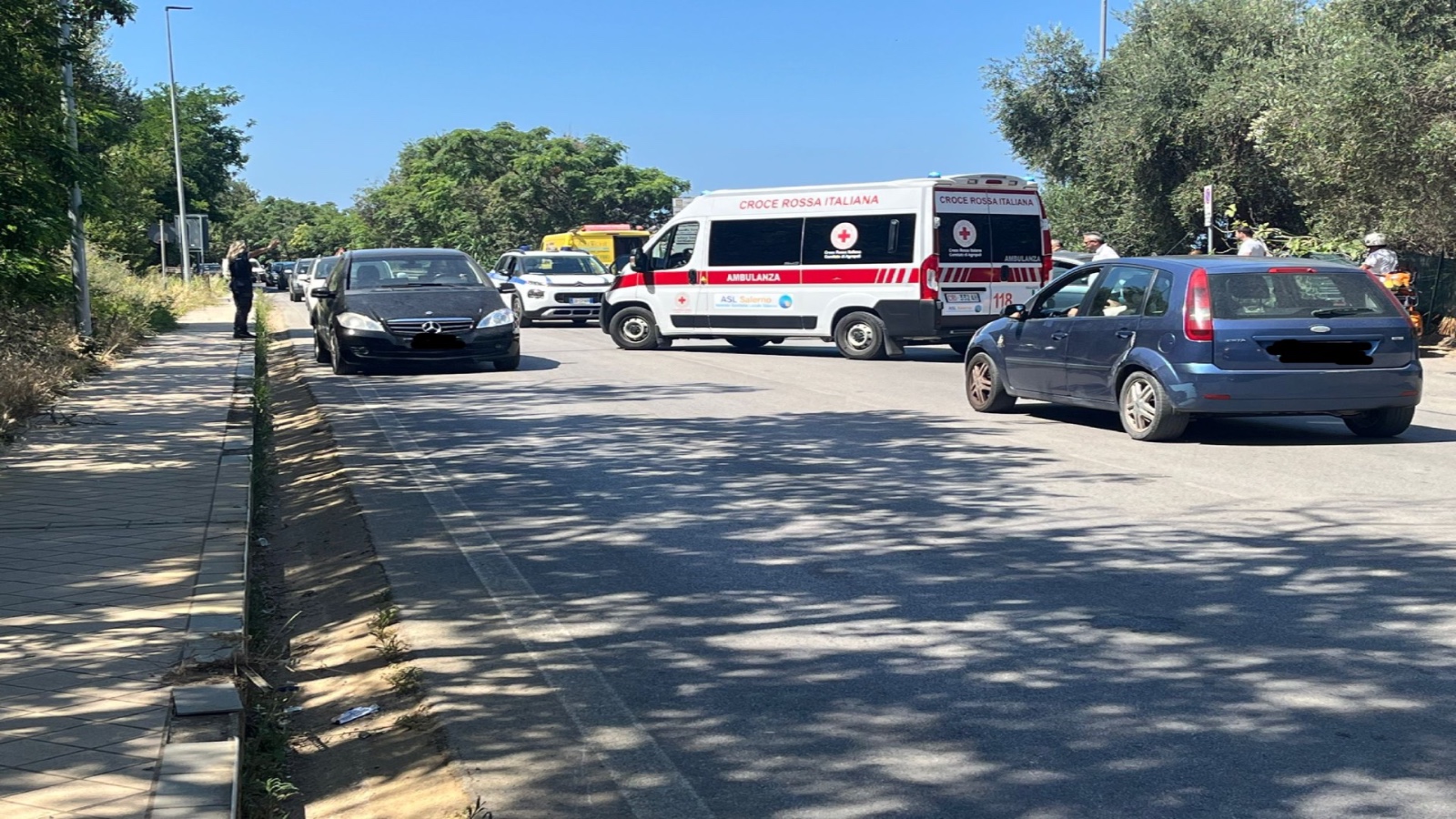 Incidente stradale sulla Via del Mare, a Santa Maria di Castellabate: scontro tra auto e motorino
