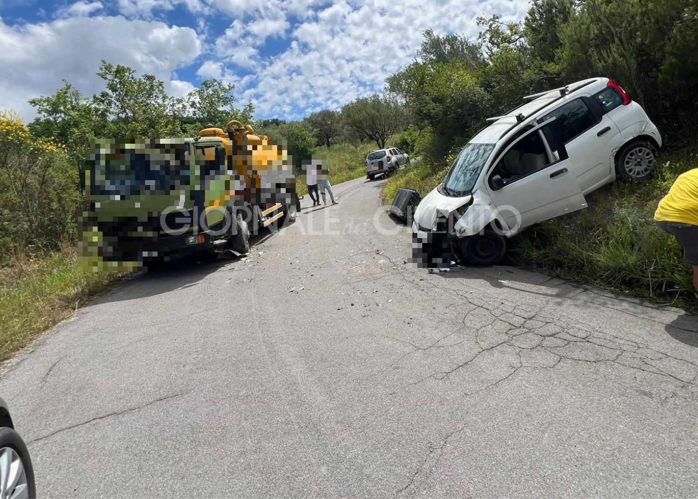 San Mauro La Bruca, camion contro auto: ferita una donna