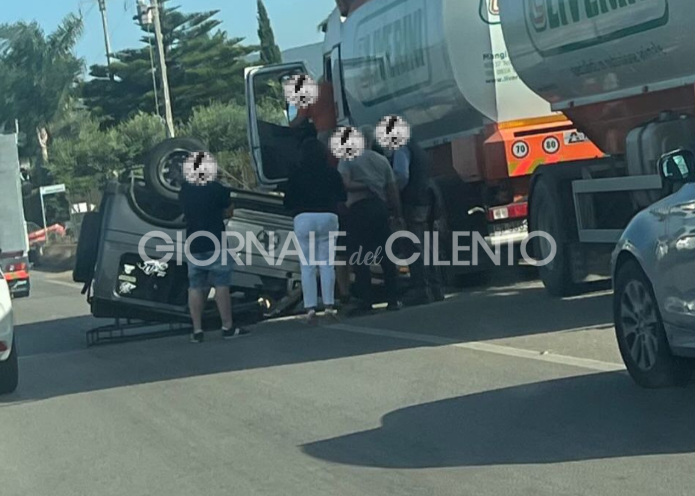 Incidente sulla strada Aversana: scontro tra jeep e autoarticolato. Due feriti