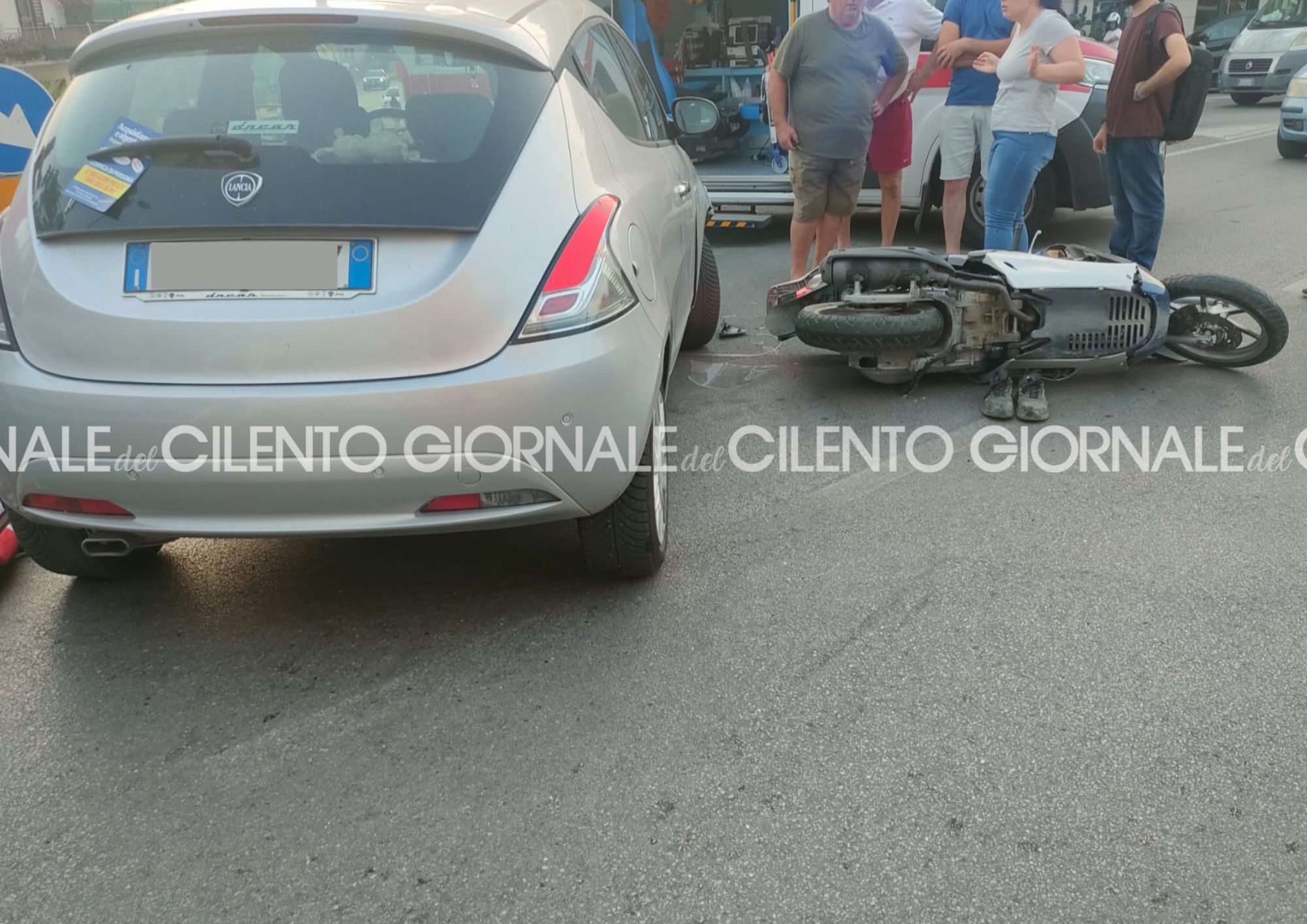 Incidente stradale ad Agropoli: scontro tra auto e motorino: ferito 36enne