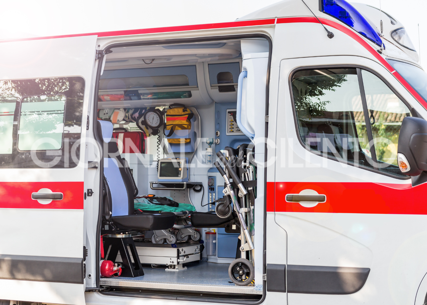 Torchiara, 56enne aggredisce equipe croce rossa e sfascia ambulanza