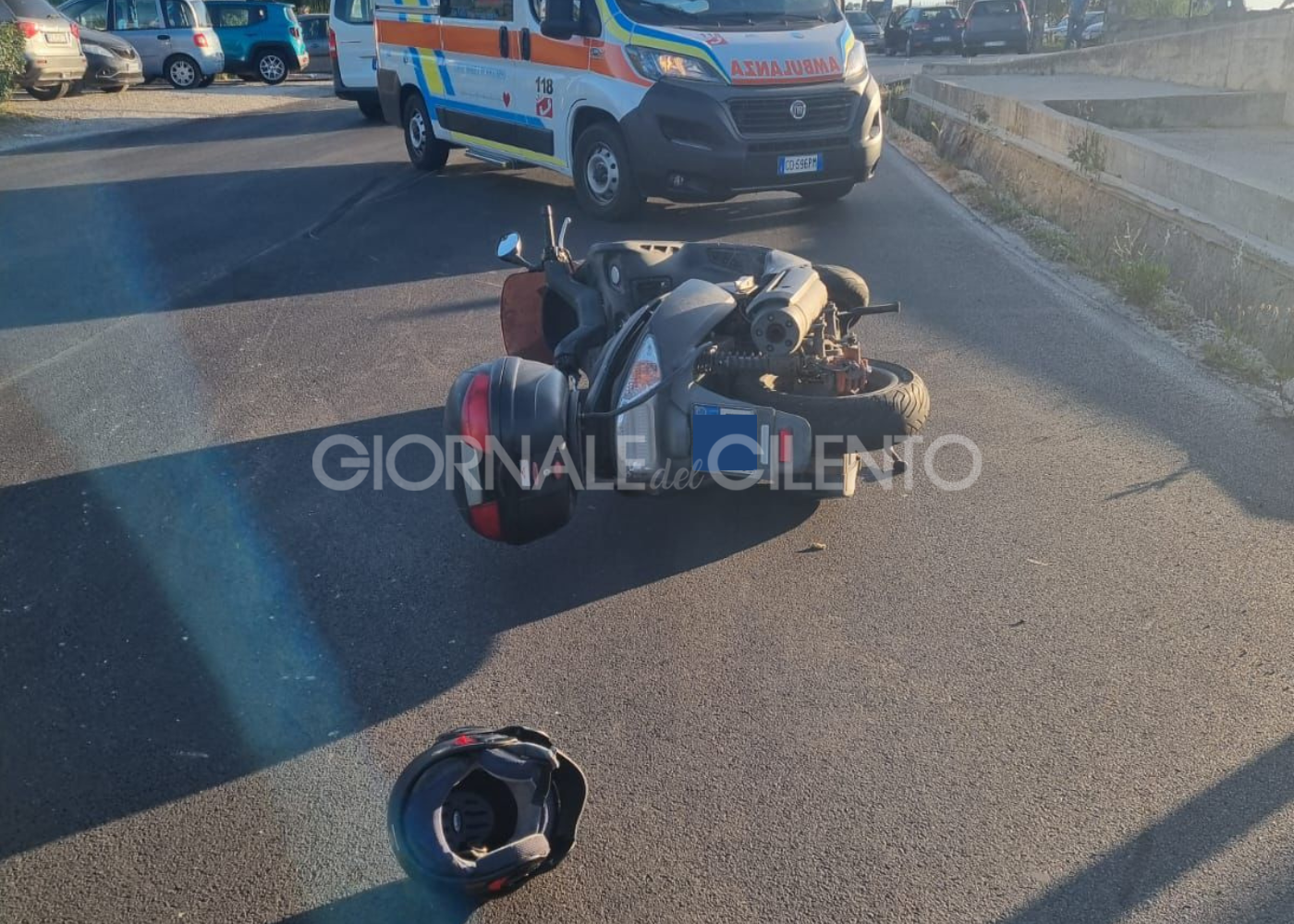 Castellabate, schianto lungo la via del Mare: giovane ferito