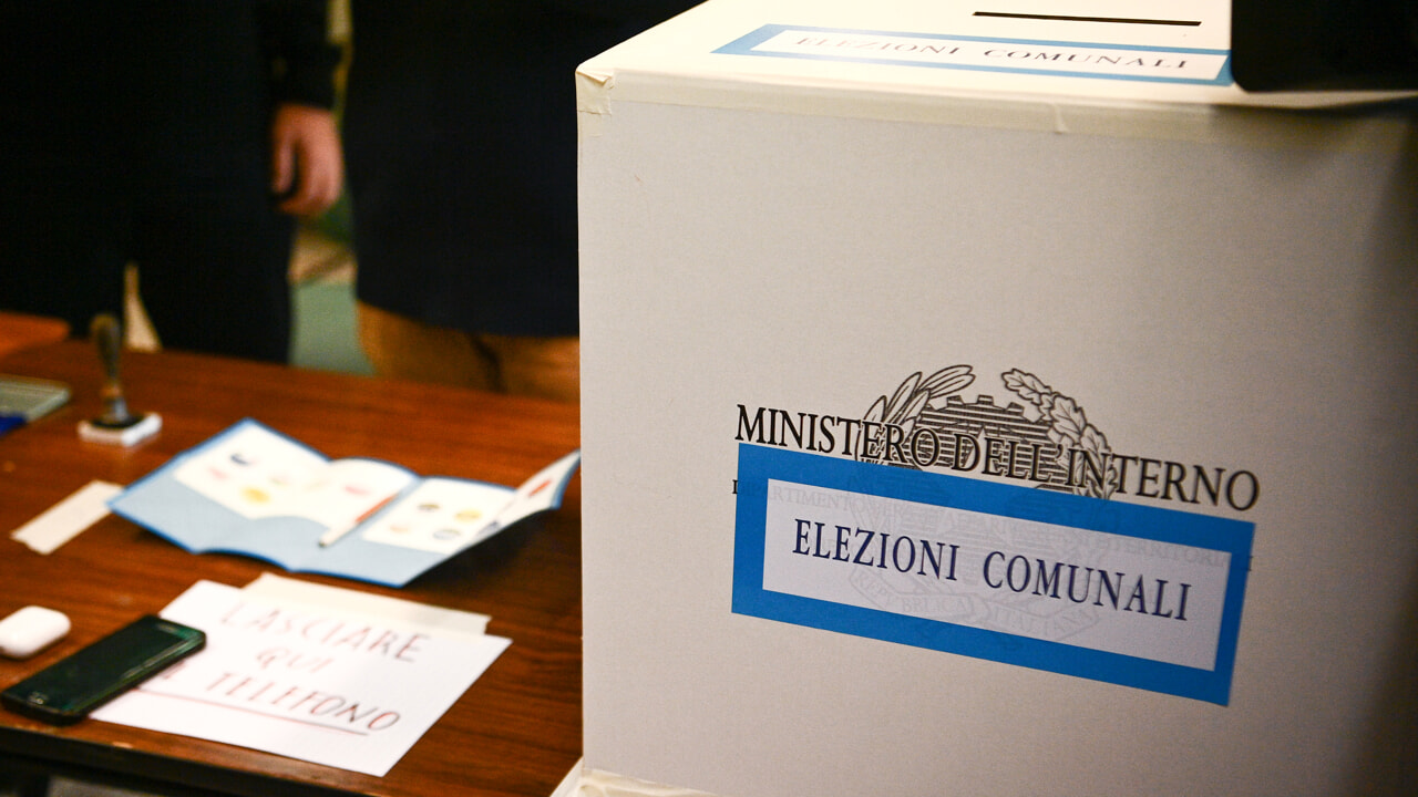 Elezioni Capaccio, denuncia tentativi di influenza al voto dei candidati poi aggredisce carabinieri
