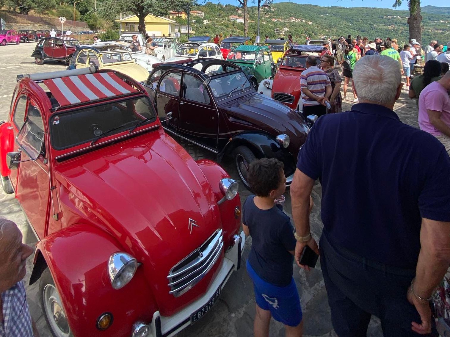 Raduno d’auto d’epoca a Matonti di Laureana Cilento: visita nel borgo e assaggio prodotti tipici