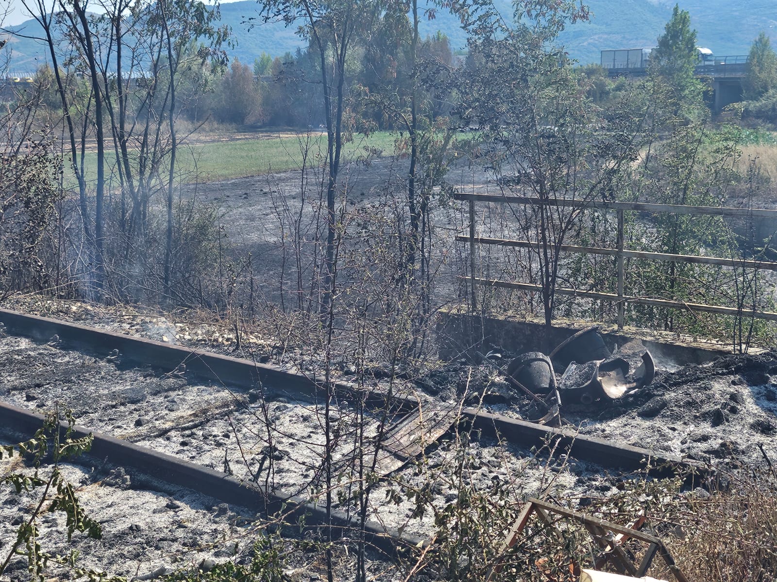 Incendio in località Sagnano a Trinità di Sala Consilina, fitta coltre di fumo