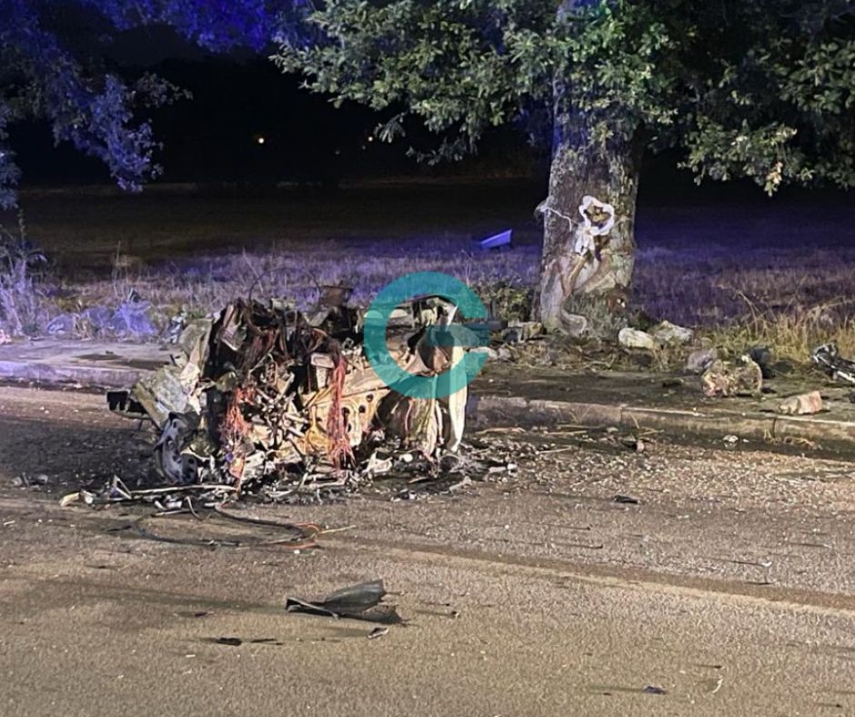 Sassano, esce fuori strada: auto spezzata in due, ferito 20enne