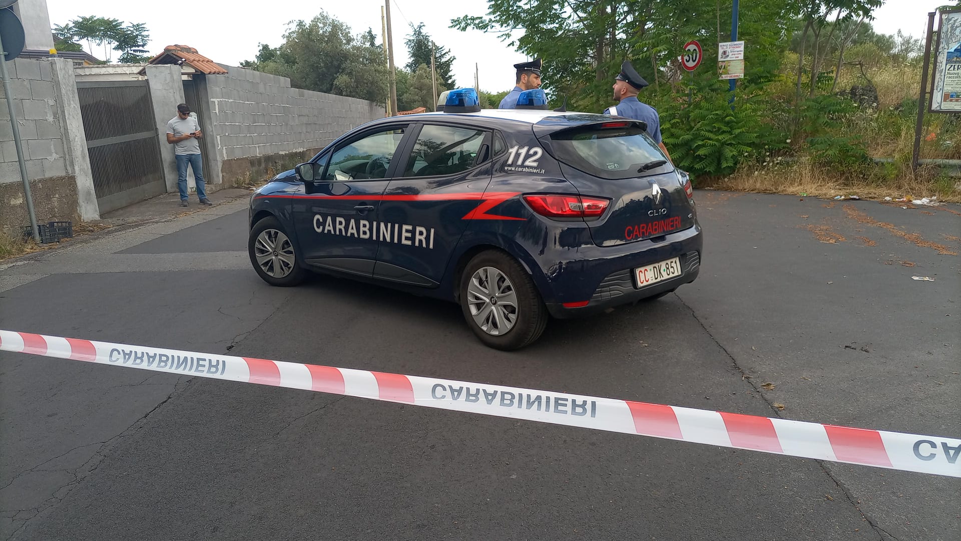 Scoperto cadavere nella villa, tracce sangue sospette: nessuna pista esclusa