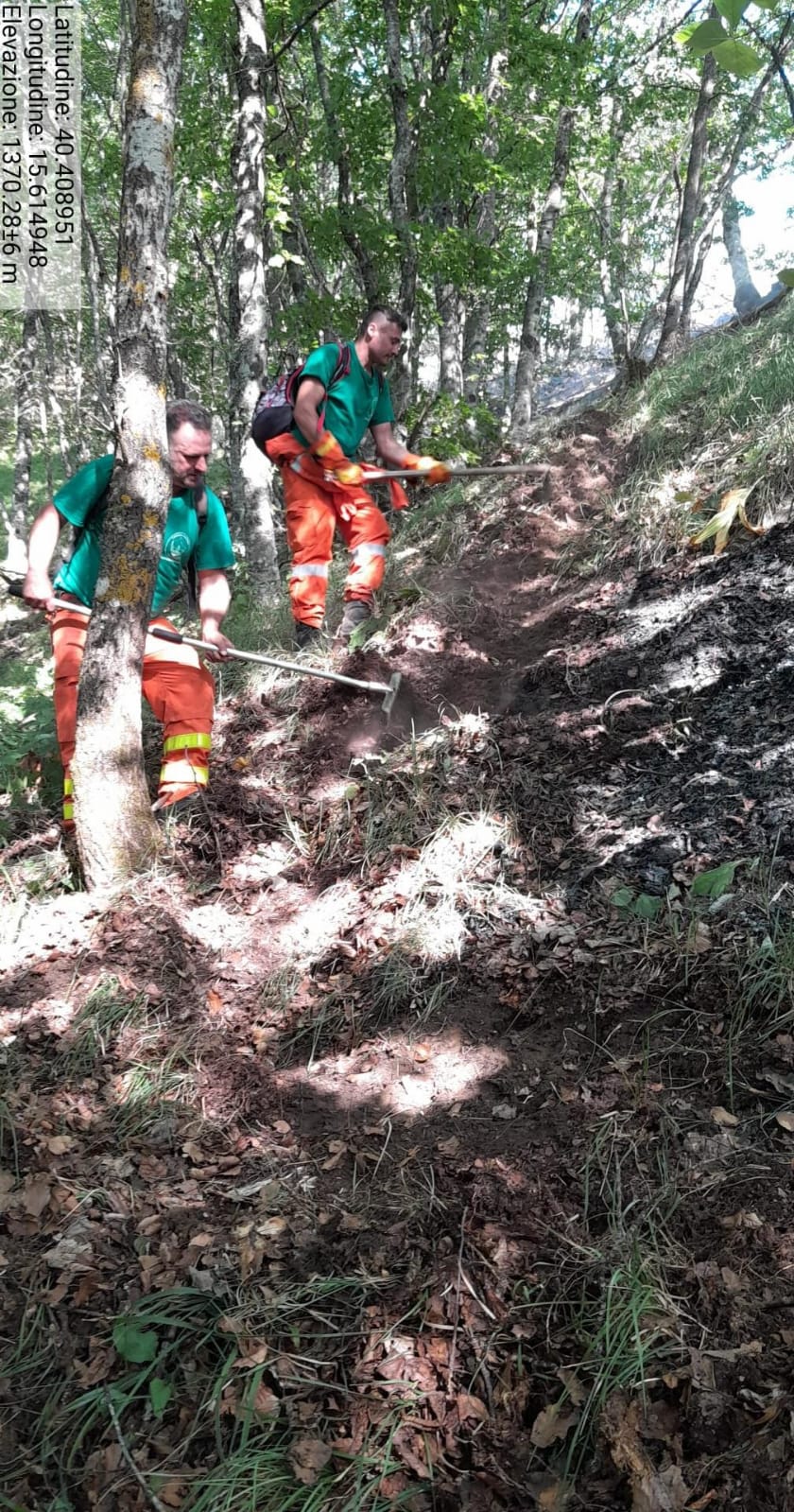 Domato l’incendio a Sala Consilina ma preoccupano i terreni, radici ardenti sottoterra