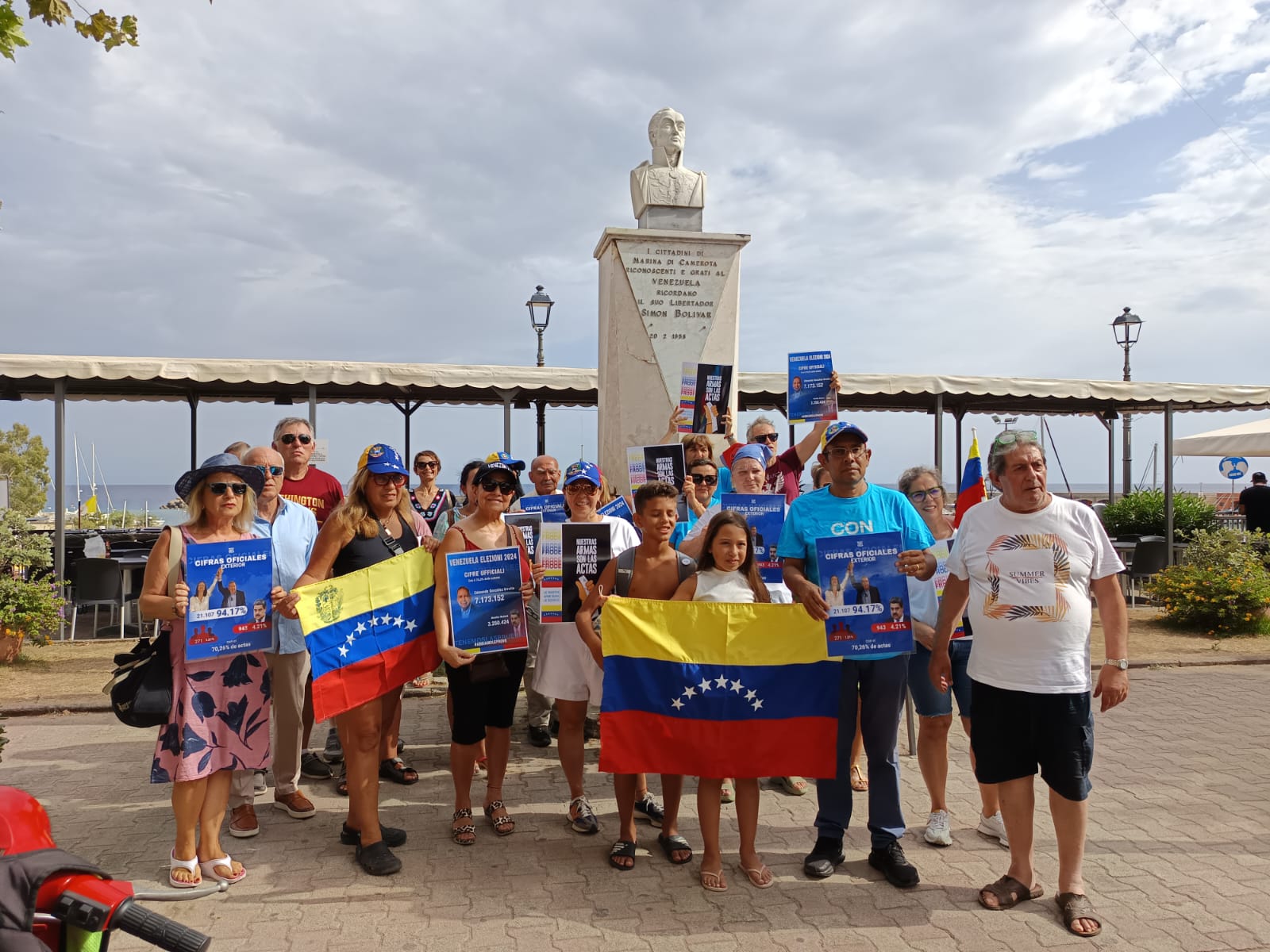 Marina di Camerota, venezuelani protestano contro l’elezione di Maduro