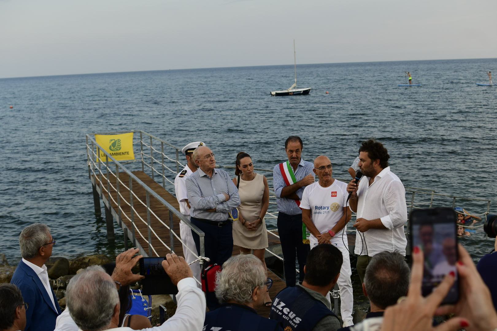 Il mare di Pioppi finalmente accessibile: inaugurata la passerella, pontile intitolato ad Angelo Vassallo