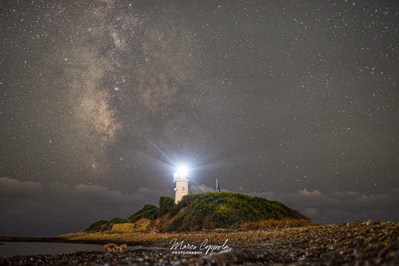 La via Lattea brilla sull’isola di Licosa: lo scatto di Marco Coppola è virale sui social