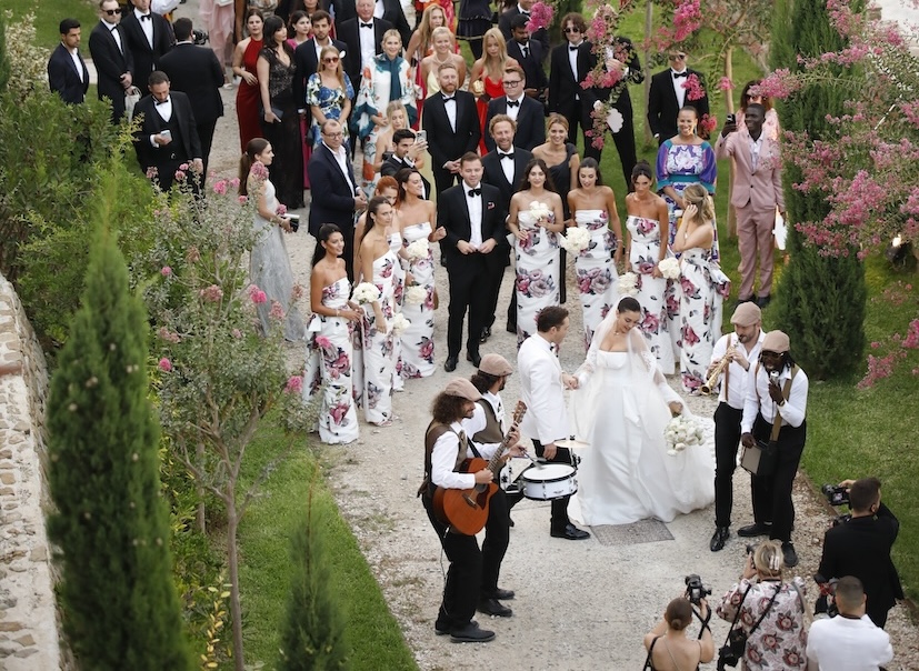 Ed Westwick e Amy Jackson, le foto esclusive del matrimonio al castello di Rocca Cilento