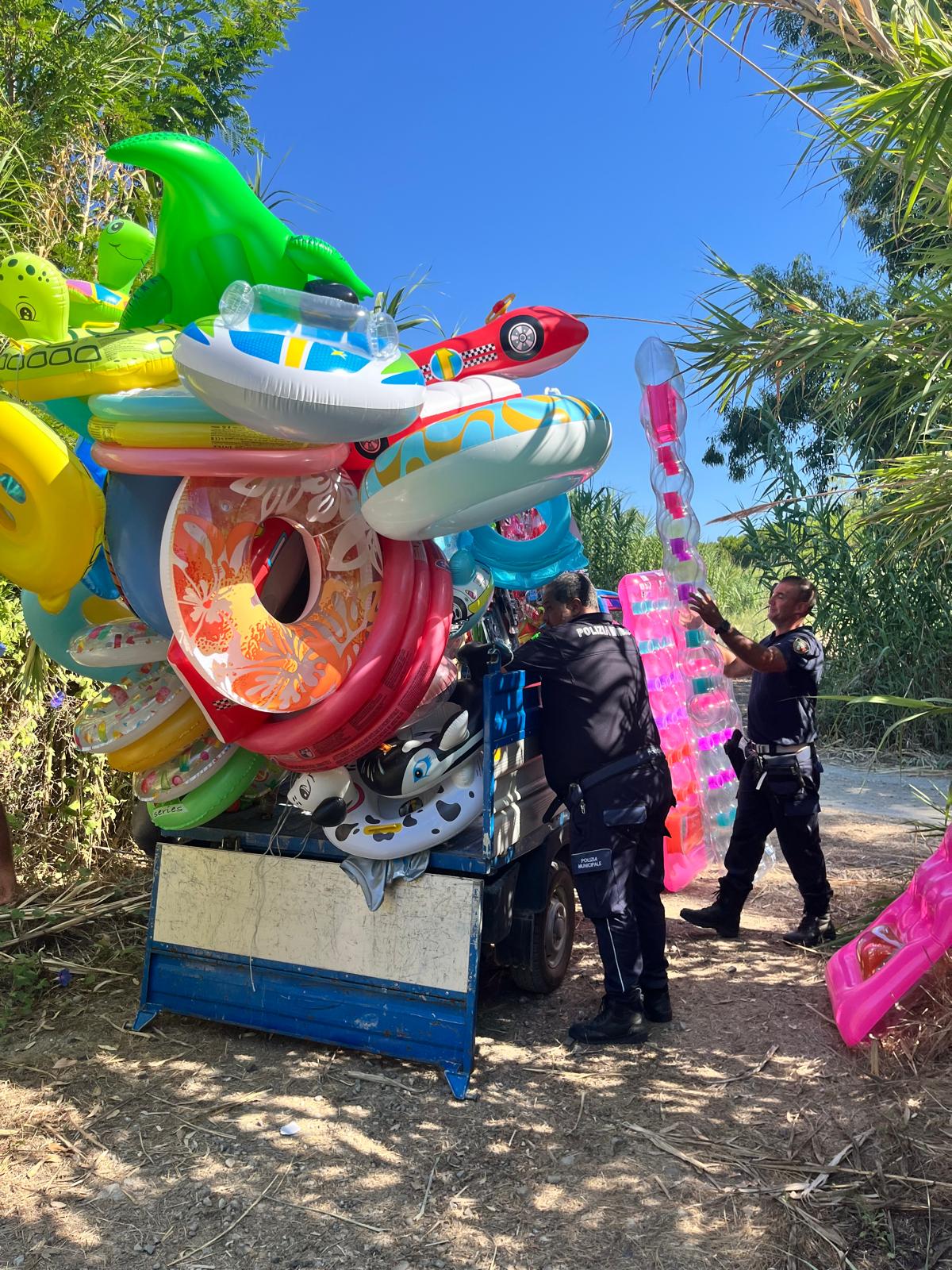 Controlli serrati sul litorale di Ascea: rimozione coatta delle attrezzature balneari sulle spiagge libere