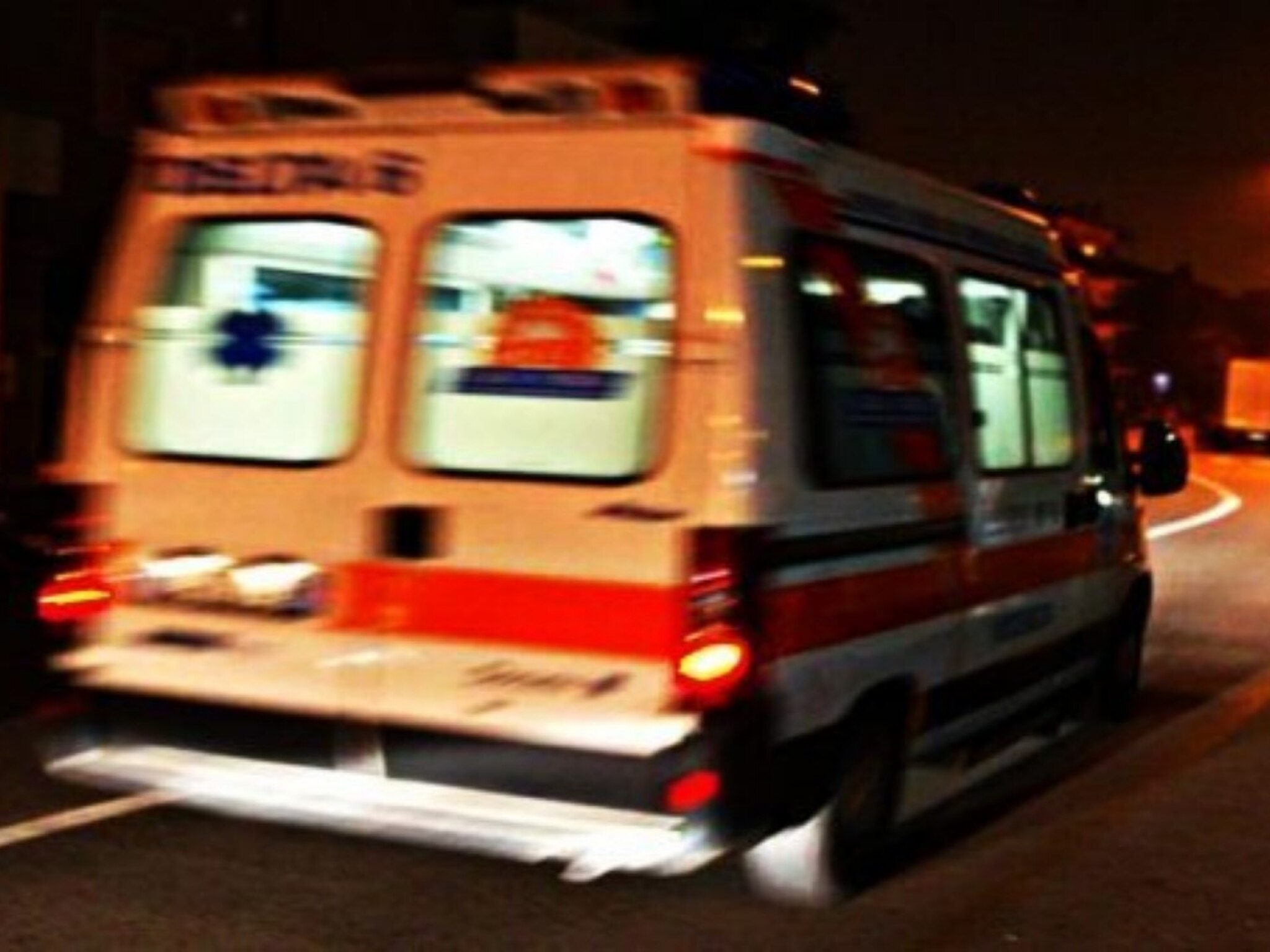 Allarme alcol tra i giovani: ondata di minori in coma etilico lungo la costa