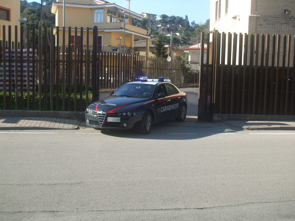 Sapri, derubano anziano in strada: due marocchini in manette