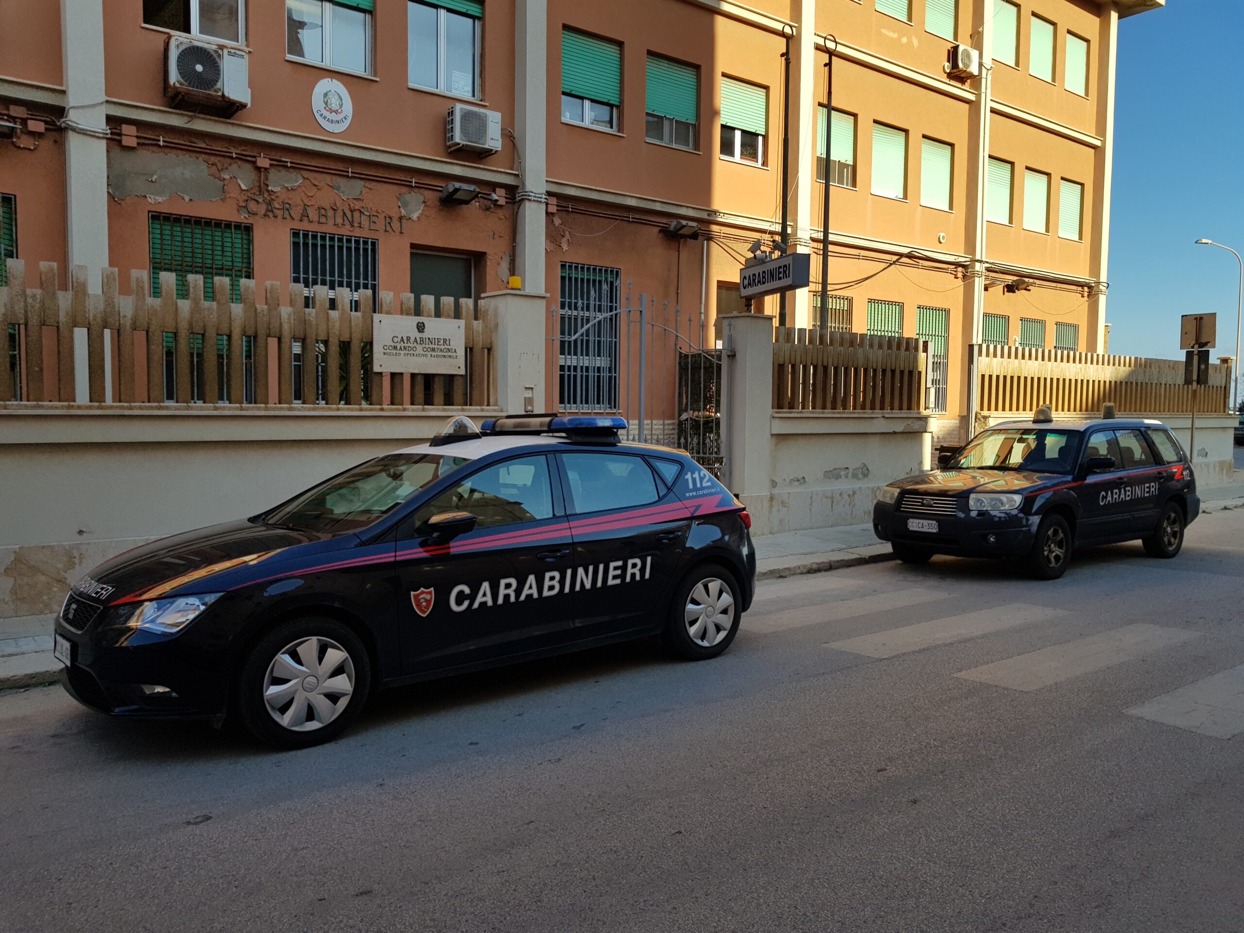 Capaccio, due auto rubate e danni ai veicoli nel parcheggio di un supermercato: s’indaga