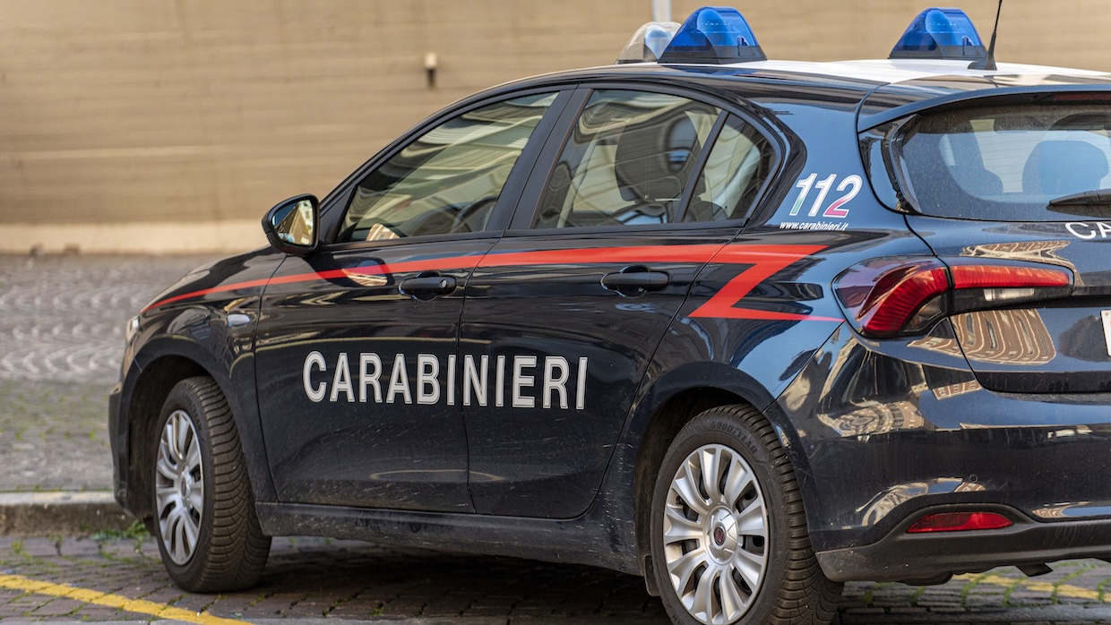 Eboli, arrestato 30enne ricercato per spaccio di droga: connazionale irregolare avviato all’espulsione