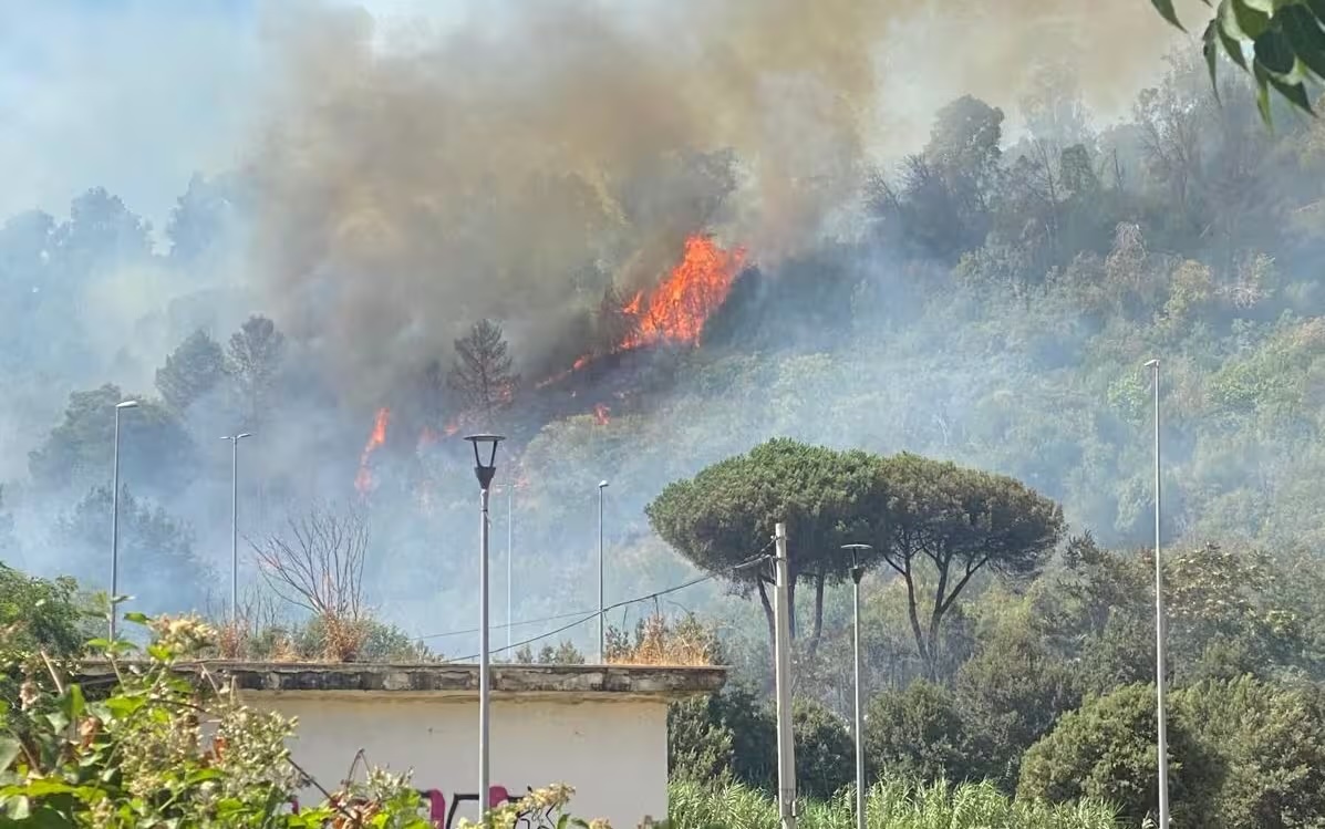 Fiamme ad Atena Lucana: arrestato un piromane di 26 anni