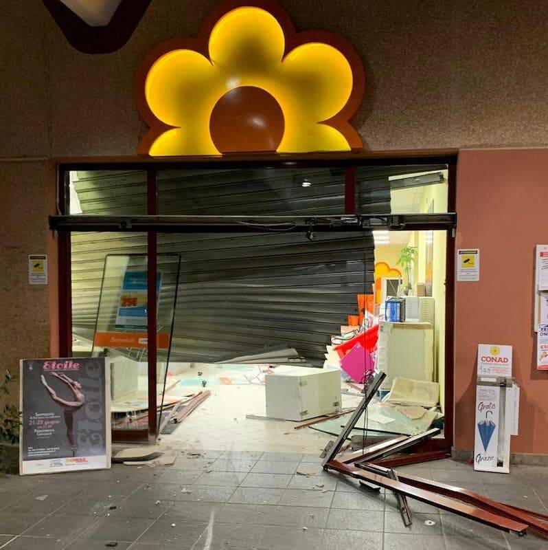 Agropoli, doppio furto: colpiti il supermercato Conad e lo store Easy Shop