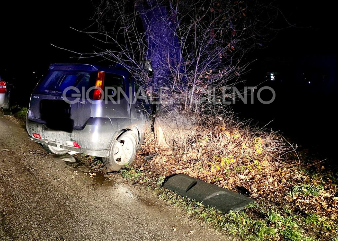 Cilento, schianto nella notte: feriti tre giovani, una è grave