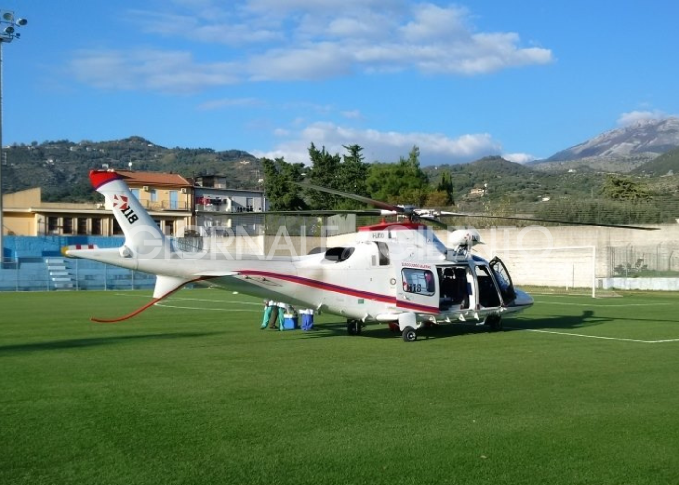 Eliambulanza atterra a Sapri per trasporto d’emergenza: donna trasferita a Nocera