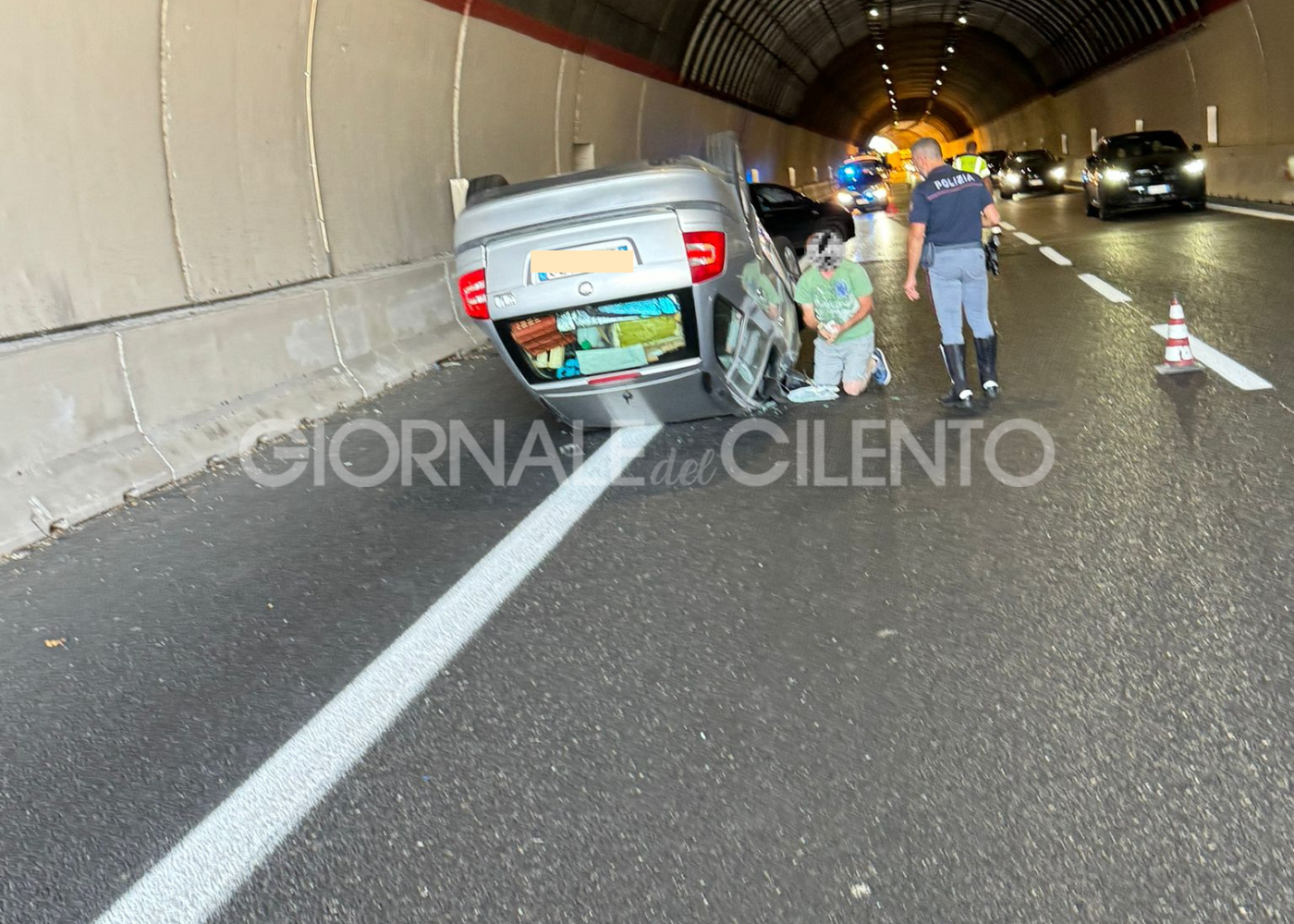 Auto si ribalta in galleria tra Petina e Polla: un ferito e lunghe code