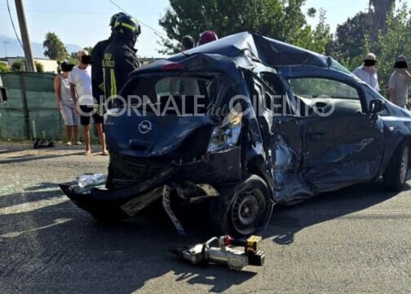 Grave incidente a Campolongo: camion si scontra con due auto, un ferito grave