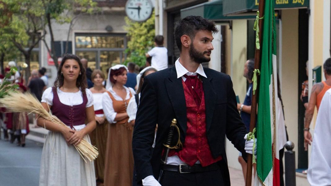 Tuffo nella storia a Sapri con il corteo storico e lo sbarco per celebrare Pisacane