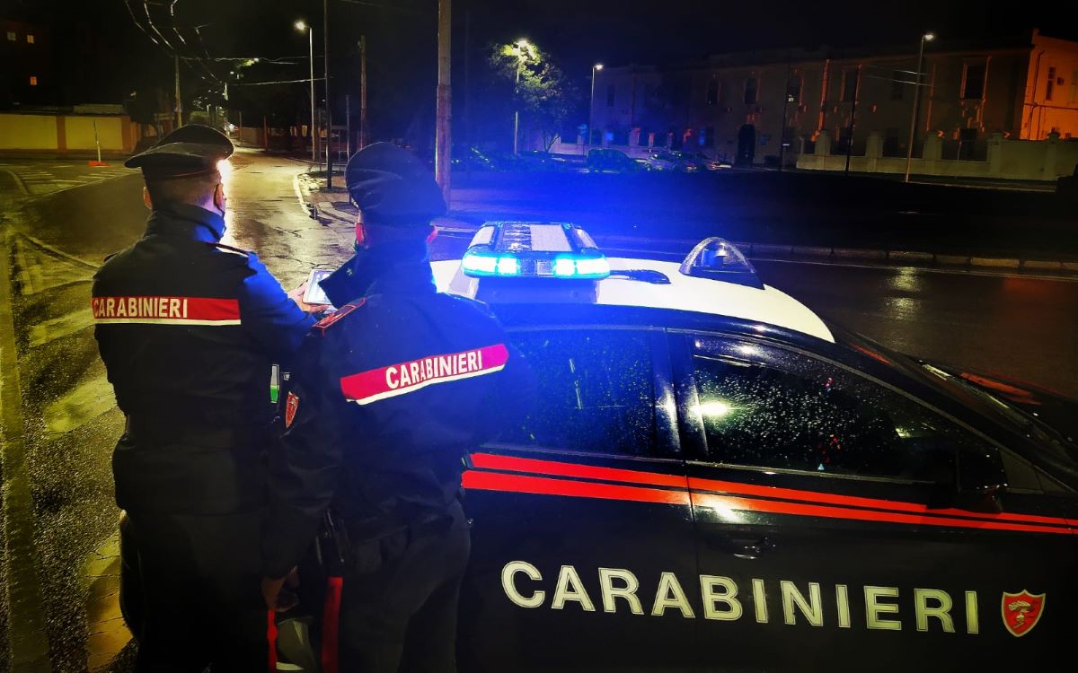 Prignano Cilento, minaccia fratello e sorella alla sagra e li aspetta a casa armato: arrestato