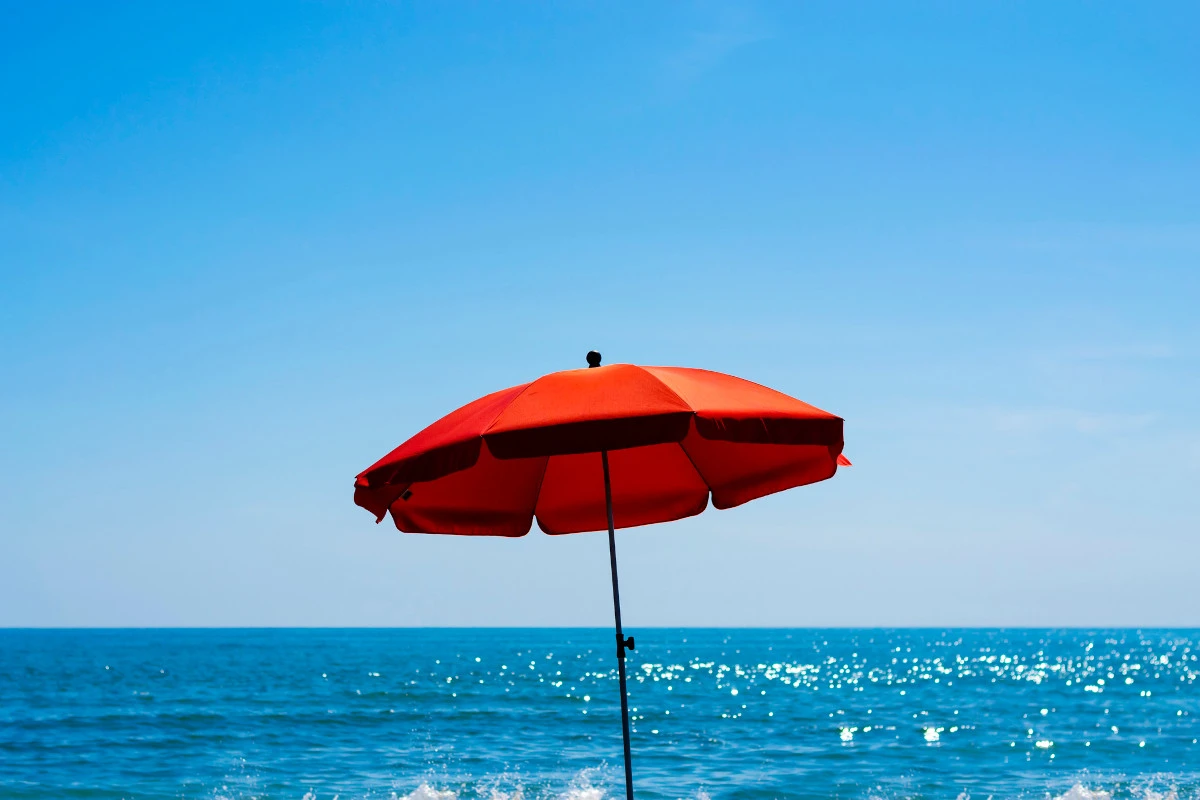 Camerota, pranzo in spiaggia: 5 turisti intossicati