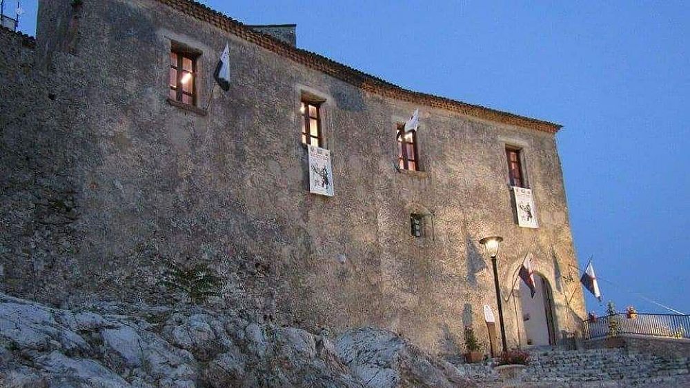 Torraca, rassegna culturale al Castello Palamolla tra arte e letteratura contemporanea