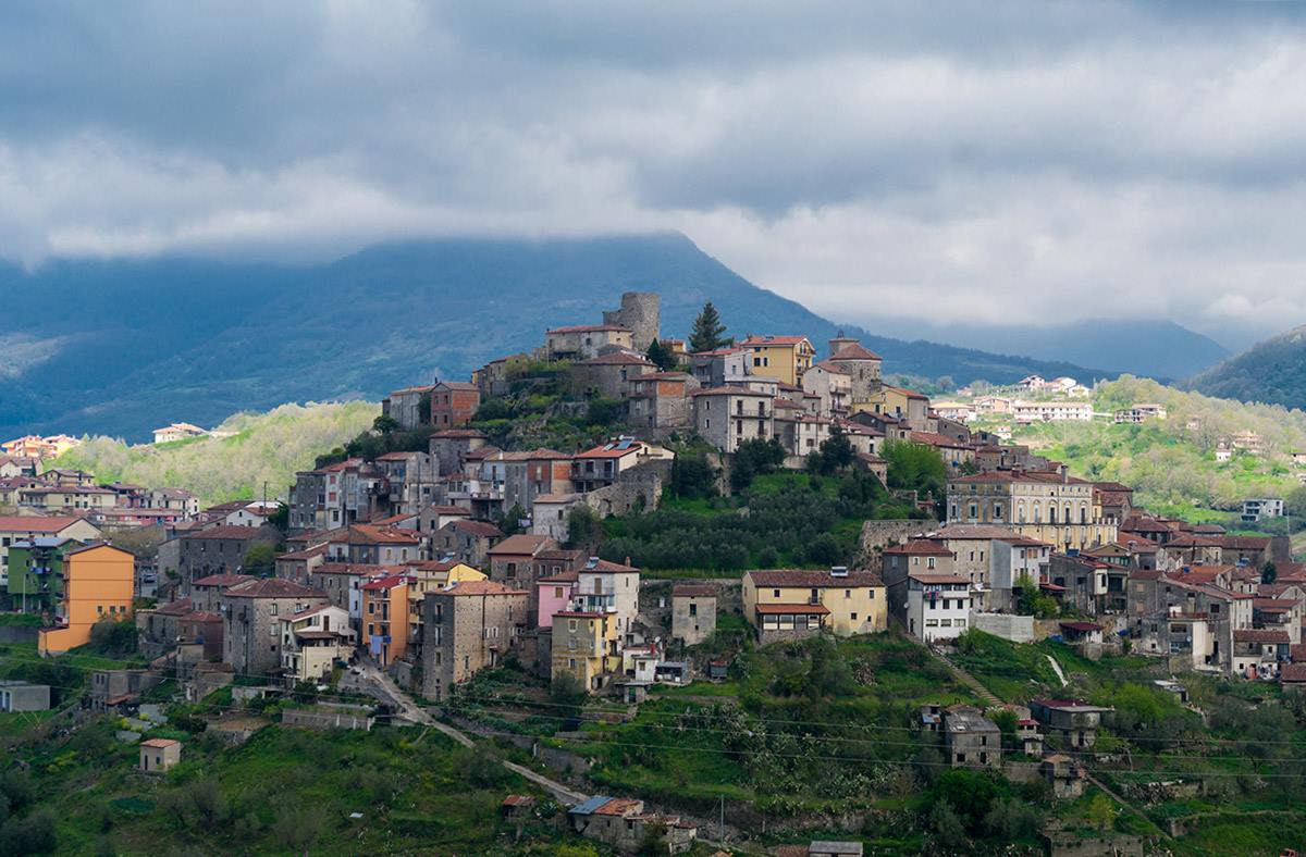 Anziani morti a Caselle in Pittari, il sindaco: «Una tragedia che colpisce l’intera comunità»