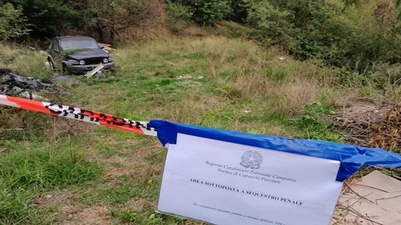 Scoperta discarica di rifiuti pericolosi a Capaccio Paestum: denunciato proprietario terreno