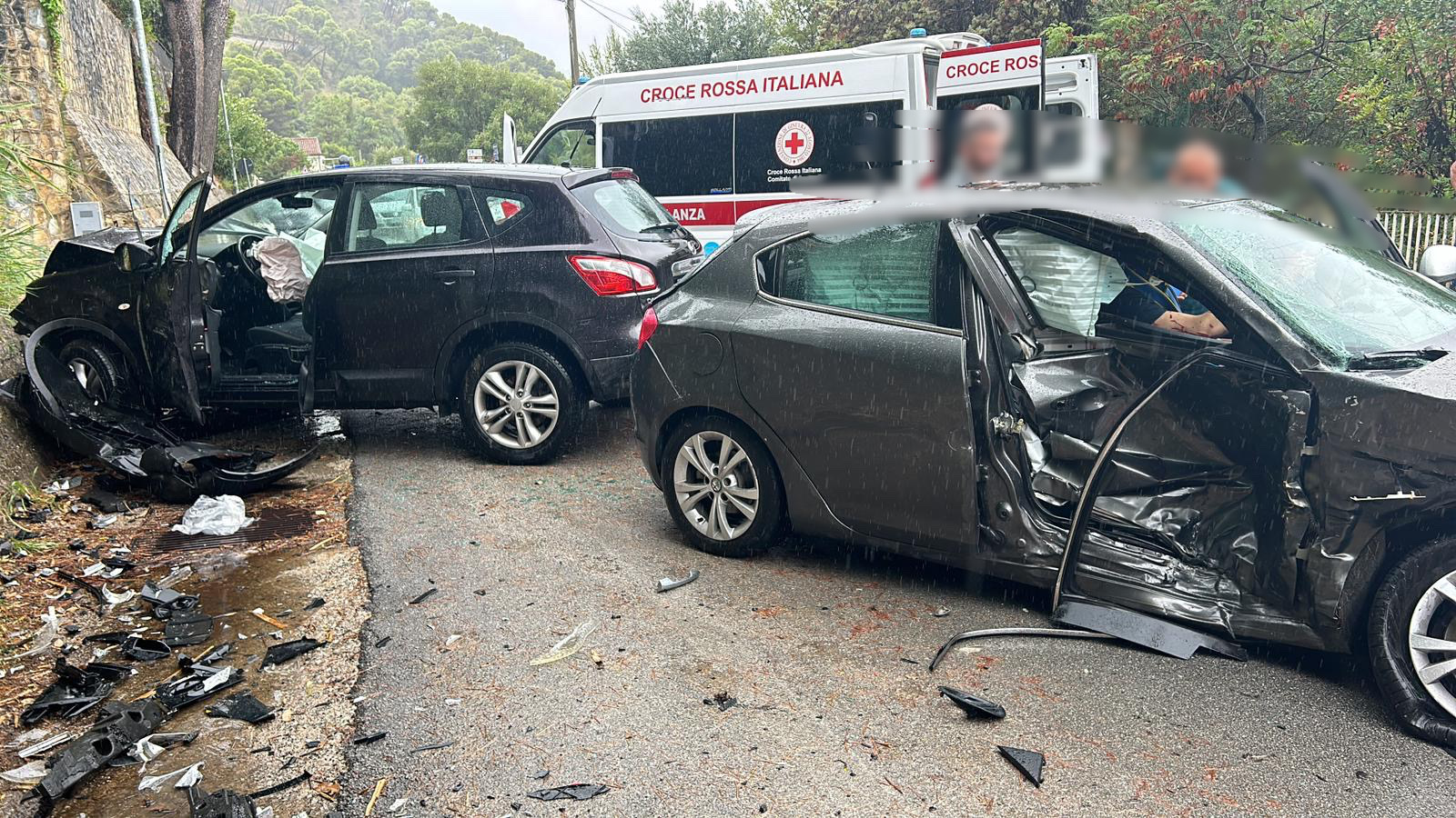 Maltempo, incidente tra Santa Maria e San Marco di Castellabate: due feriti