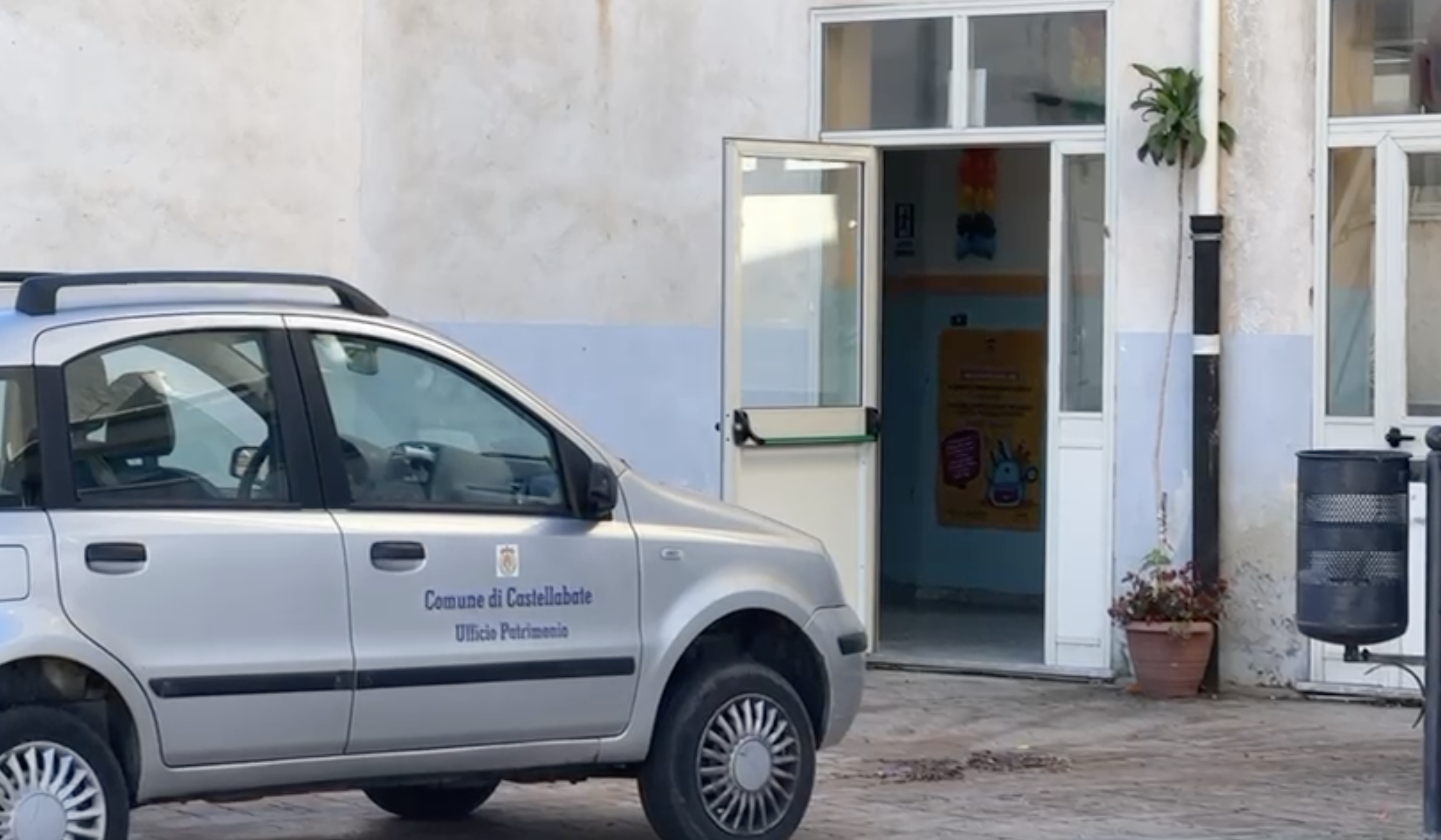 Crollo dell’intonaco alla scuola di Santa Maria di Castellabate: sospese le lezioni