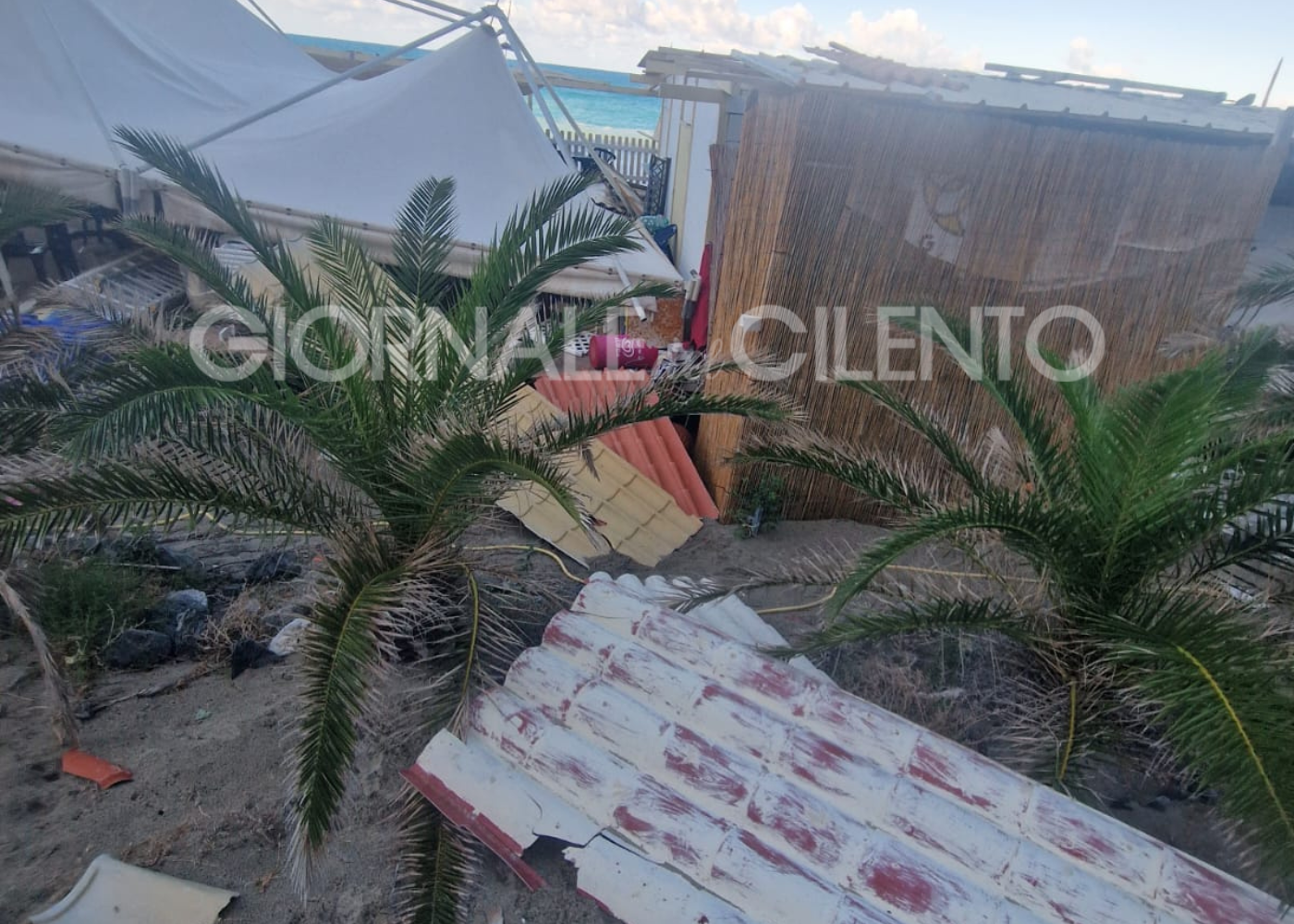 Marina di Camerota, tromba marina devasta il lido Tretre: ingenti danni nella notte