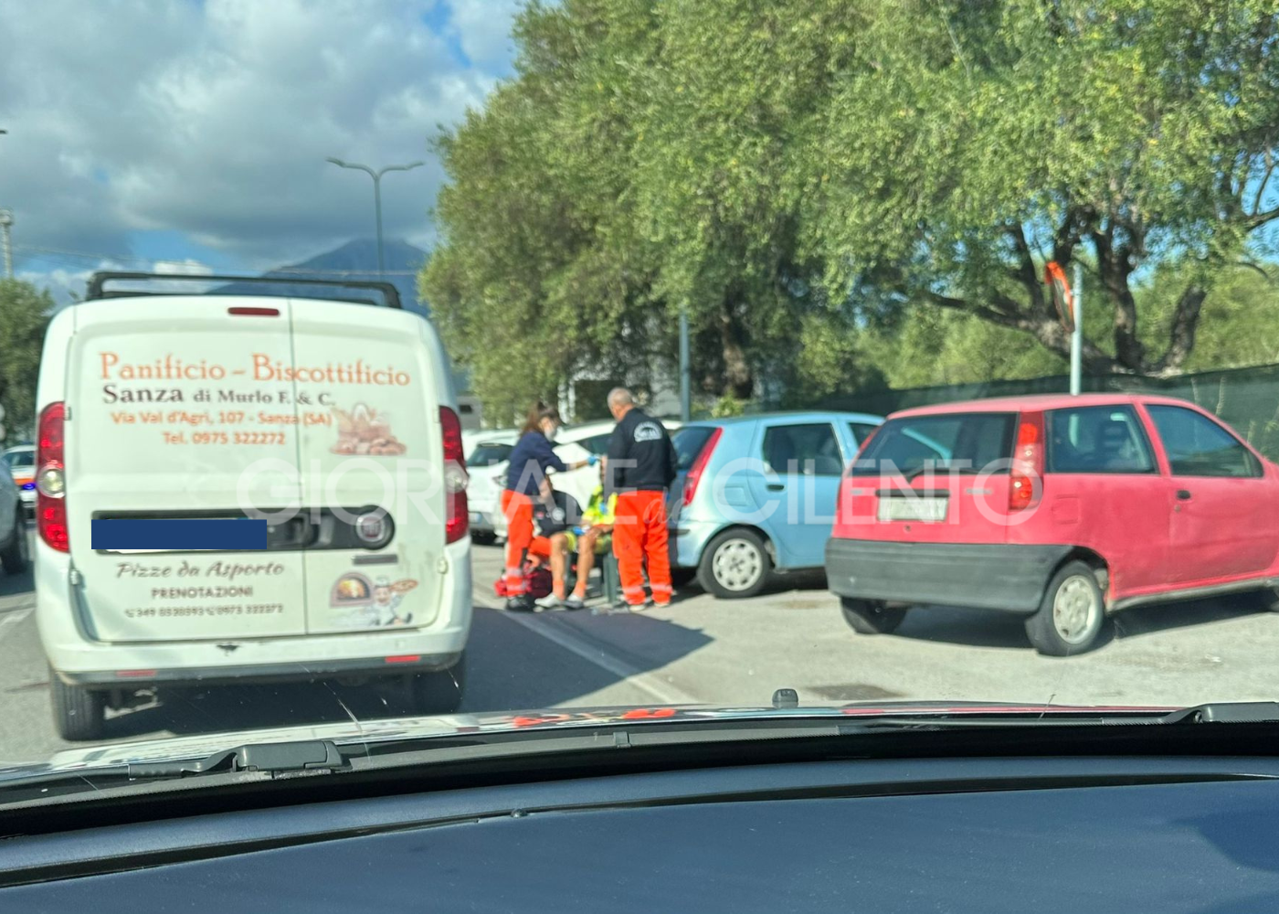 Policastro, ciclista investe una donna sulla statale