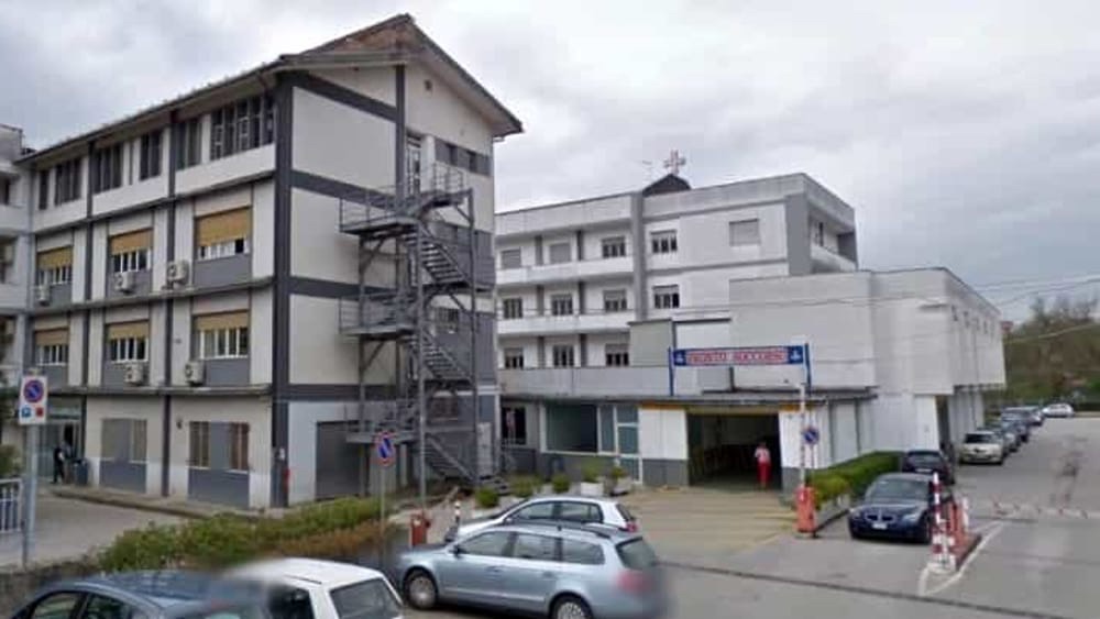 Polla, intervento salvavita all’ospedale “Luigi Curto”: partoriente di Caggiano sottoposta a isterectomia dopo cesareo