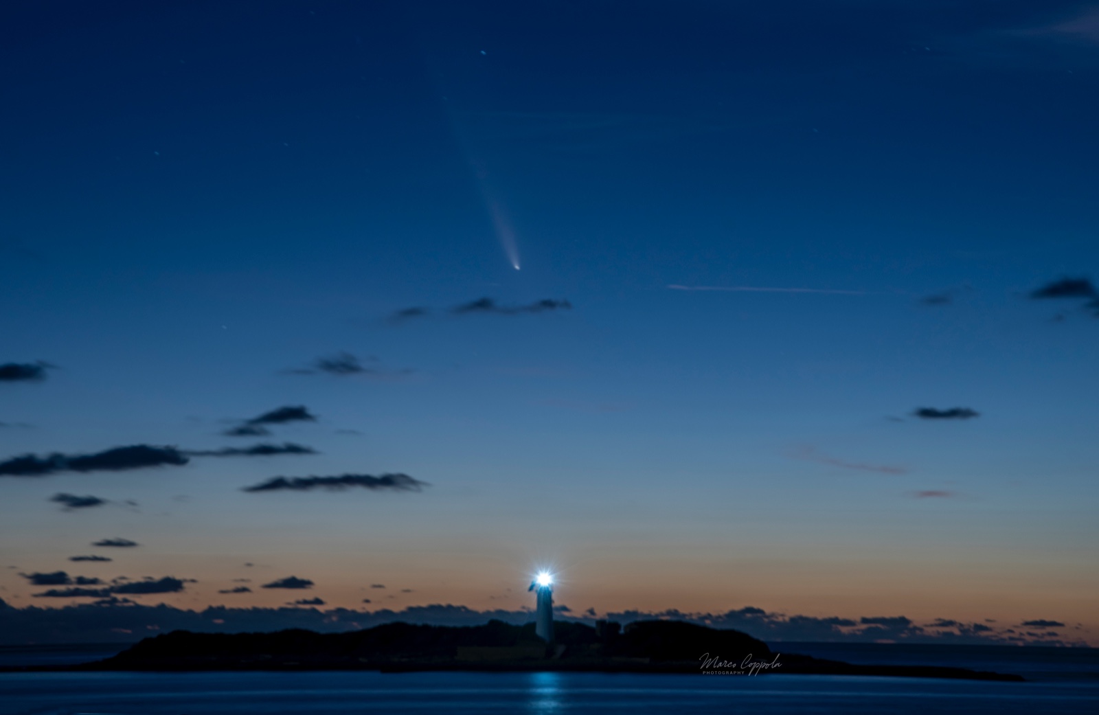 La ‘cometa del secolo’ sull’isola di Licosa nell’immagine mozzafiato catturata da Marco Coppola