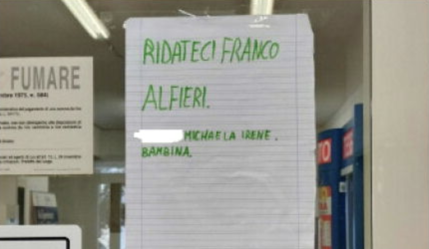 “Ridateci Franco Alfieri”: il messaggio delle bambine all’ingresso del Comune di Capaccio Paestum